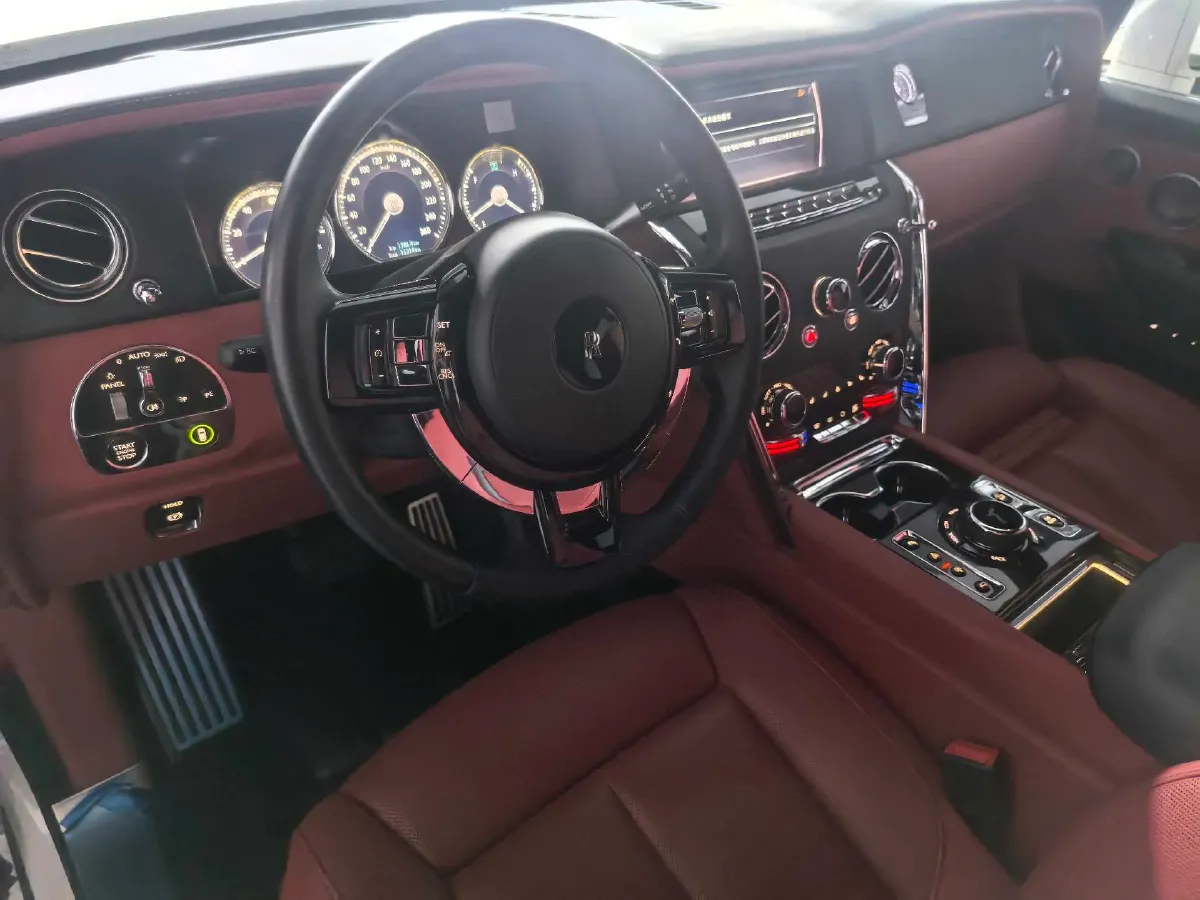2018 Rolls-Royce Cullinan 6.7T 571HP V12 8AT,autocango,china used car exporter,china ev exporter,chinese used car exporter,chinese used ev exporter