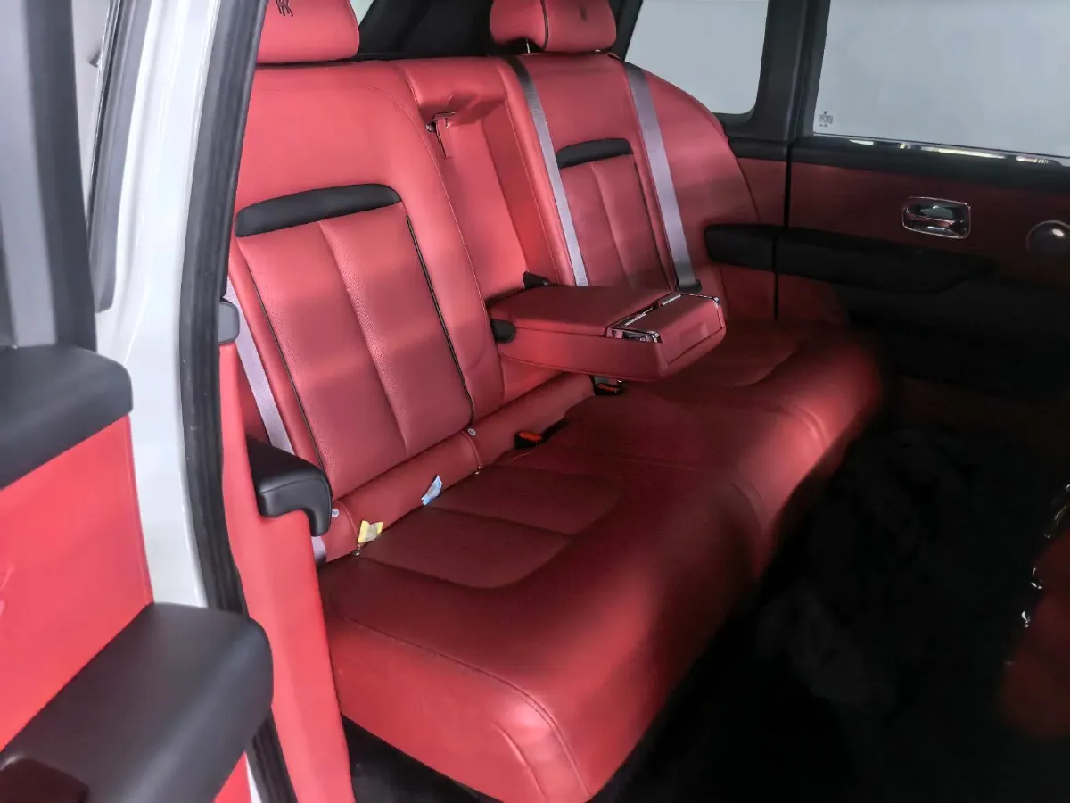 2018 Rolls-Royce Cullinan 6.7T 571HP V12 8AT,autocango,china used car exporter,china ev exporter,chinese used car exporter,chinese used ev exporter