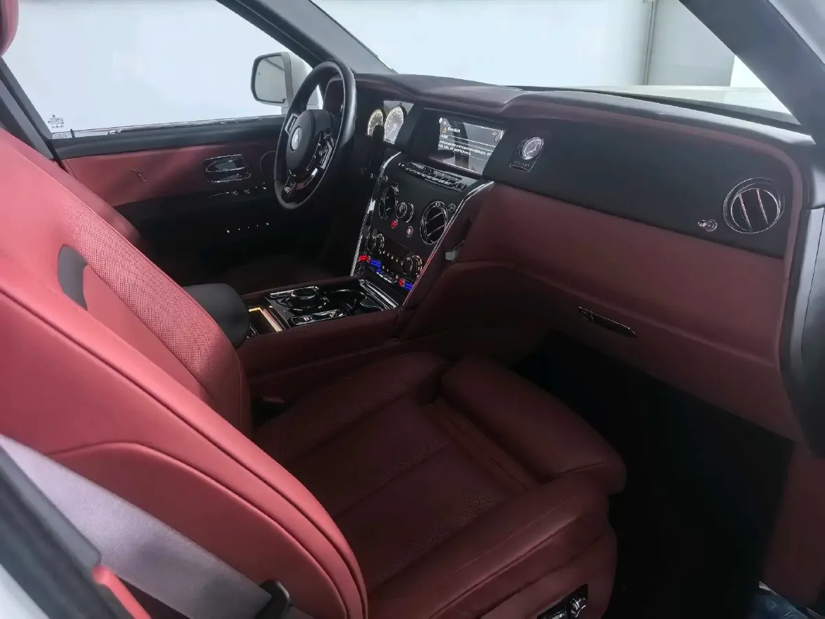 2018 Rolls-Royce Cullinan 6.7T 571HP V12 8AT,autocango,china used car exporter,china ev exporter,chinese used car exporter,chinese used ev exporter