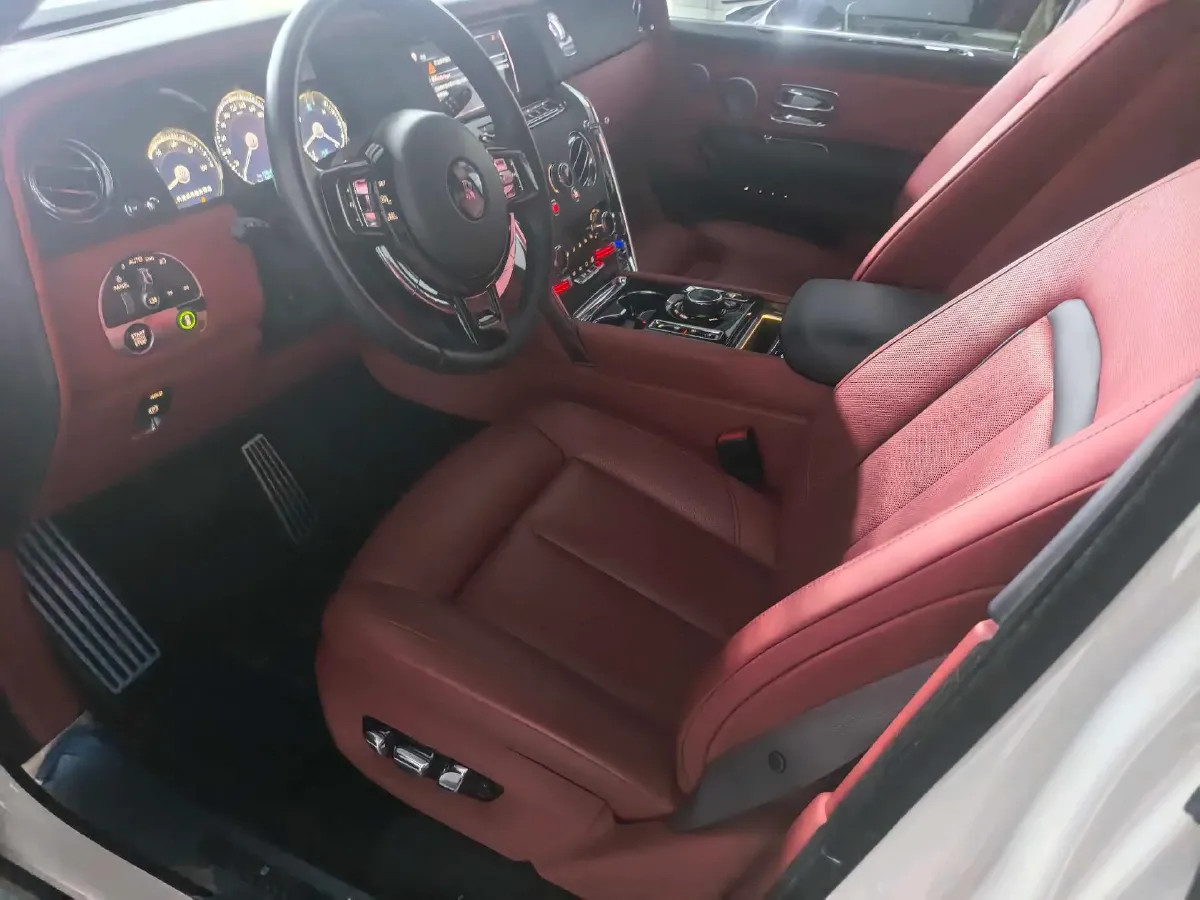 2018 Rolls-Royce Cullinan 6.7T 571HP V12 8AT,autocango,china used car exporter,china ev exporter,chinese used car exporter,chinese used ev exporter