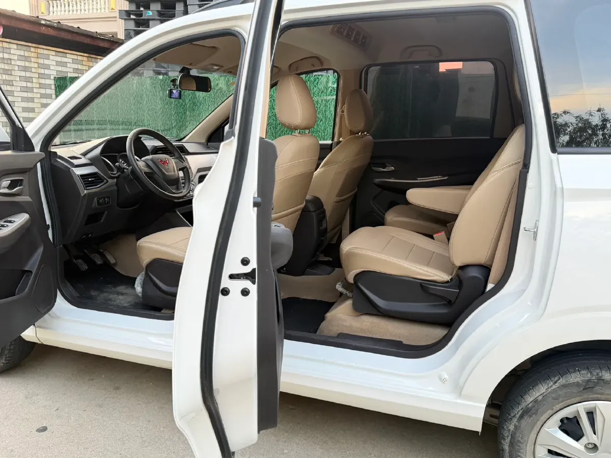 2019 Venucia M50V 1.5L 112HP L4 5MT,autocango,china used car exporter,china ev exporter,chinese used car exporter,chinese used ev exporter