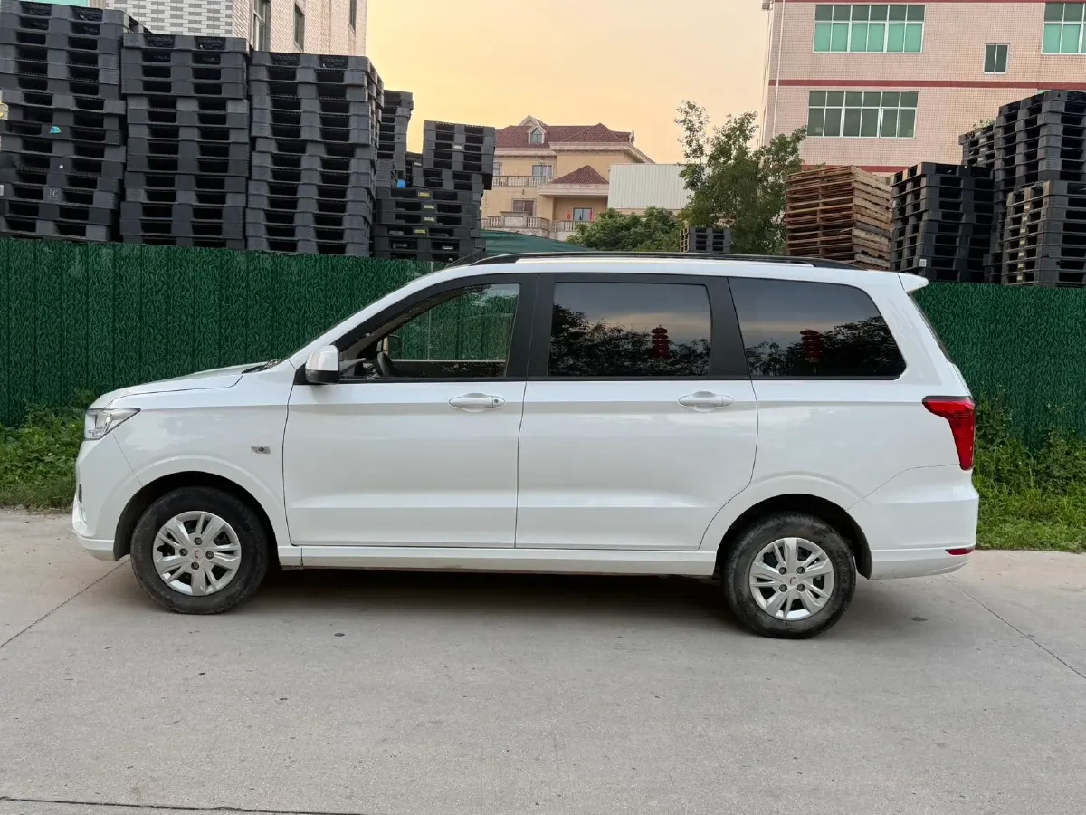 2019 Venucia M50V 1.5L 112HP L4 5MT,autocango,china used car exporter,china ev exporter,chinese used car exporter,chinese used ev exporter