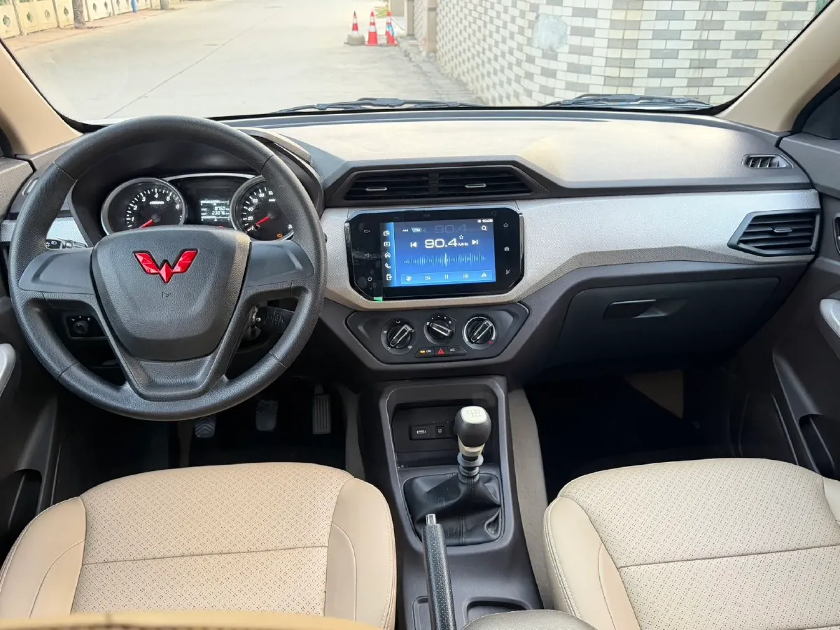 2019 Venucia M50V 1.5L 112HP L4 5MT,autocango,china used car exporter,china ev exporter,chinese used car exporter,chinese used ev exporter