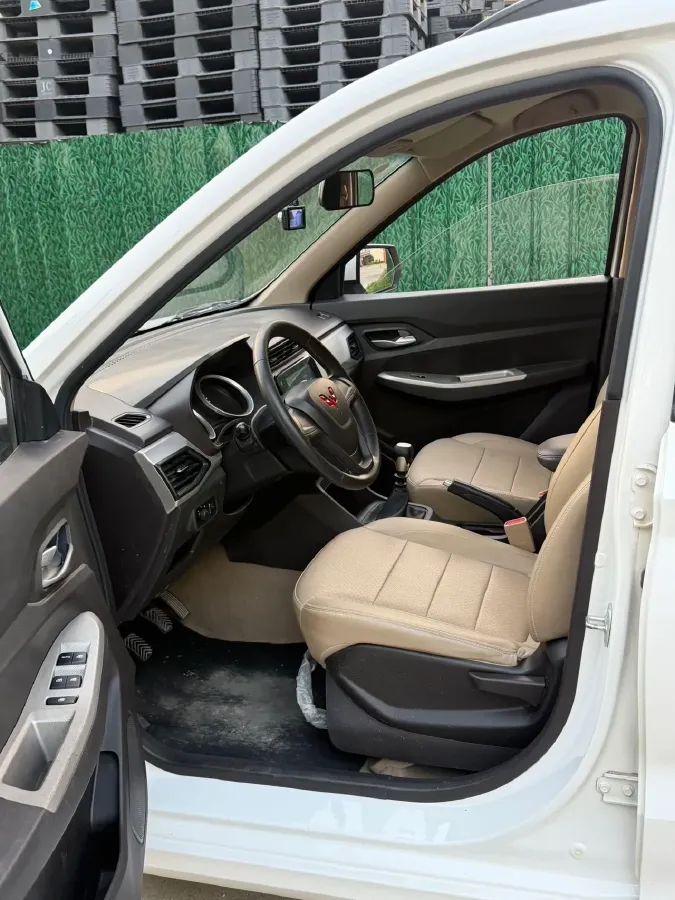 2019 Venucia M50V 1.5L 112HP L4 5MT,autocango,china used car exporter,china ev exporter,chinese used car exporter,chinese used ev exporter