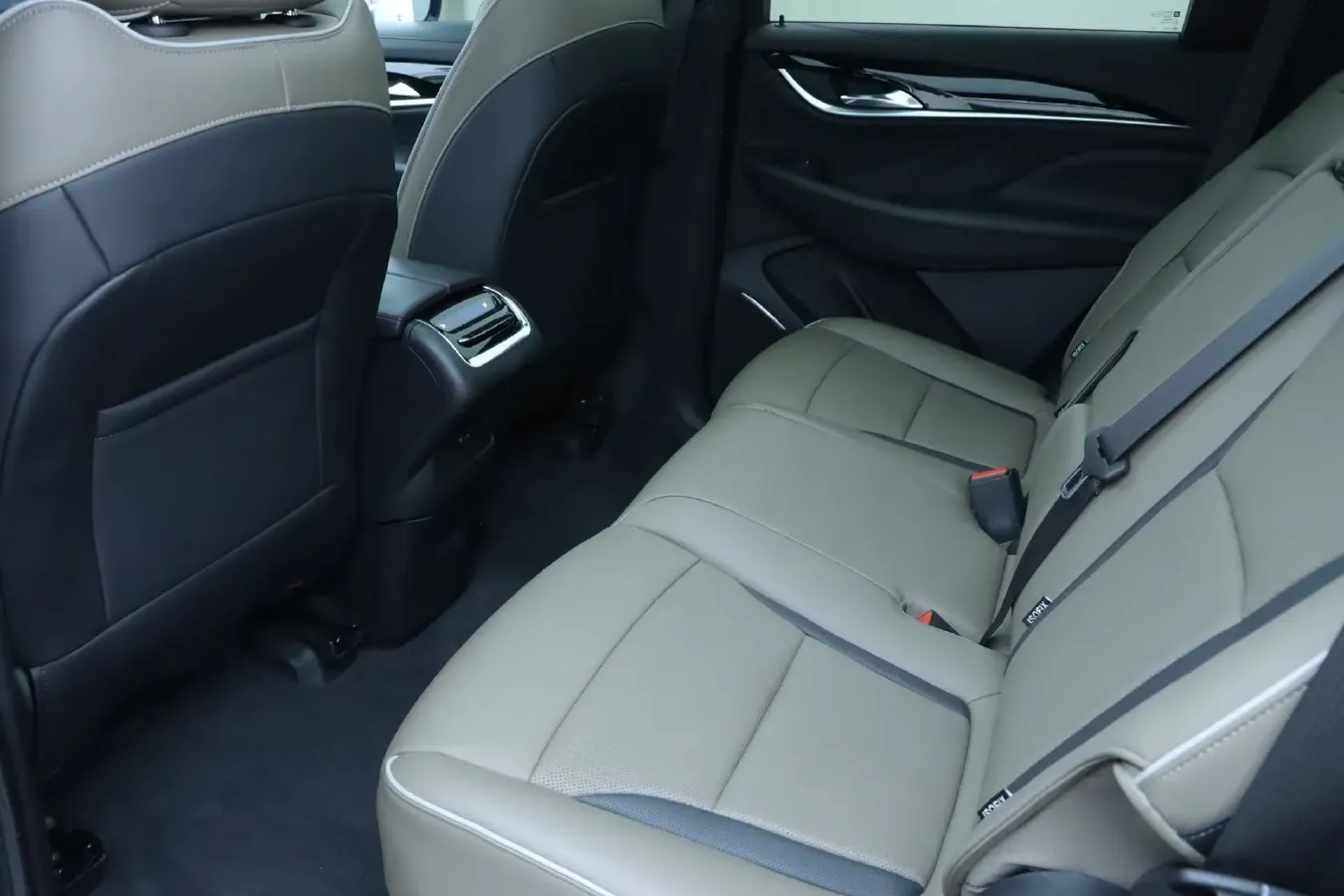 2022 Buick Enclave 2.0T 237HP L4 9AT,autocango,china used car exporter,china ev exporter,chinese used car exporter,chinese used ev exporter
