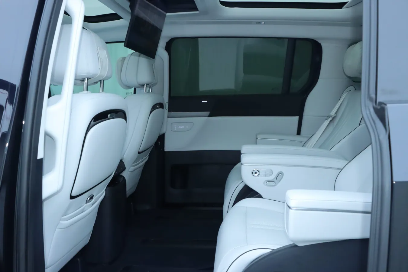 2024 Xpeng X9 BEV 84.5KWH,autocango,china used car exporter,china ev exporter,chinese used car exporter,chinese used ev exporter