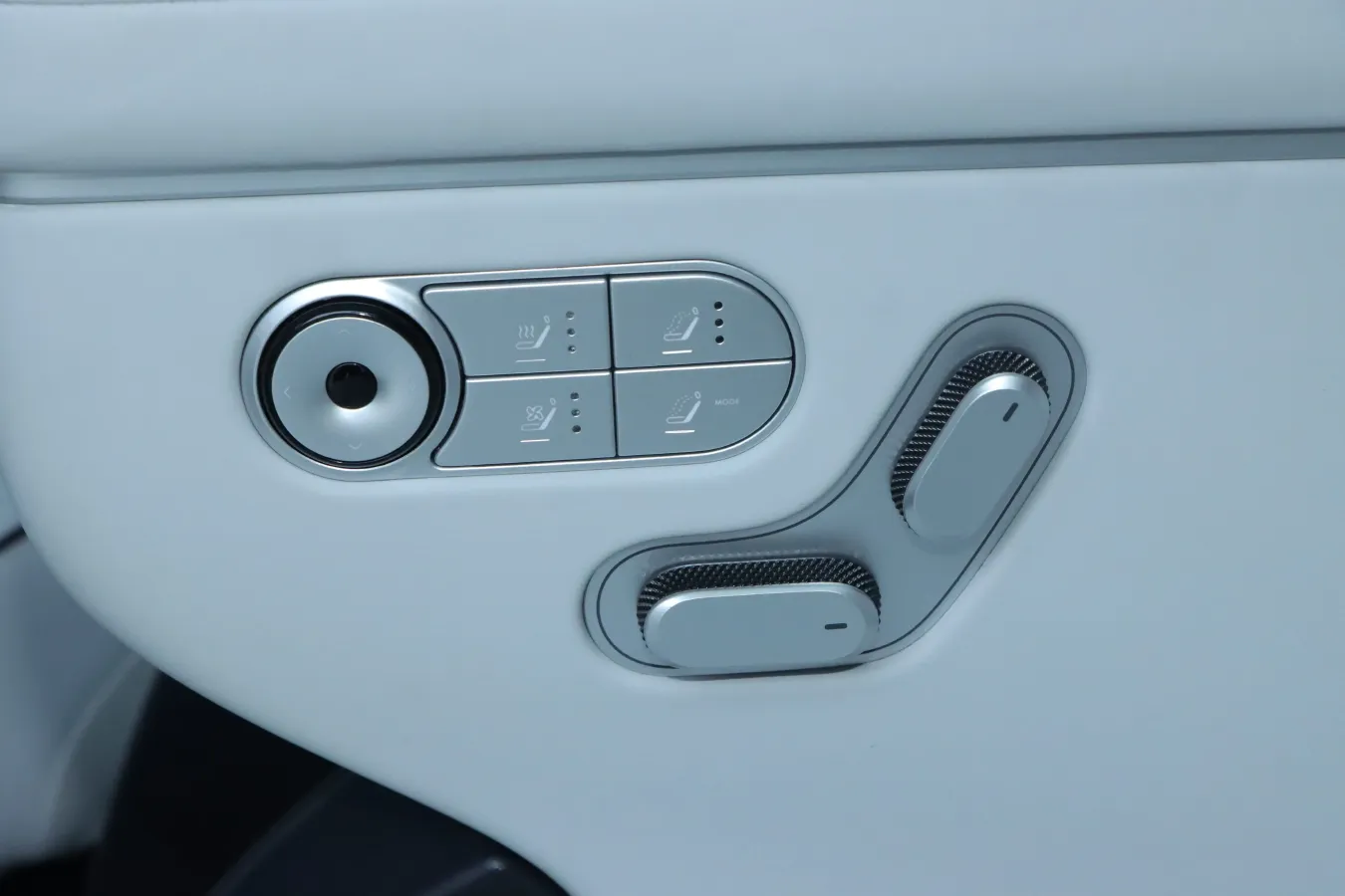 2024 Xpeng X9 BEV 84.5KWH,autocango,china used car exporter,china ev exporter,chinese used car exporter,chinese used ev exporter