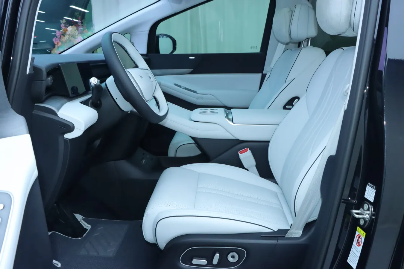 2024 Xpeng X9 BEV 84.5KWH,autocango,china used car exporter,china ev exporter,chinese used car exporter,chinese used ev exporter