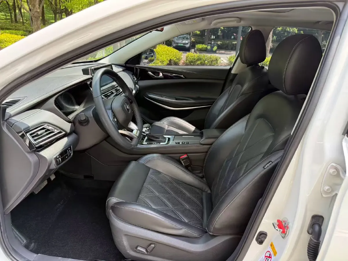 2022 ChangAn Raeton CC 1.5T 188HP L4 7DCT,autocango,china used car exporter,china ev exporter,chinese used car exporter,chinese used ev exporter