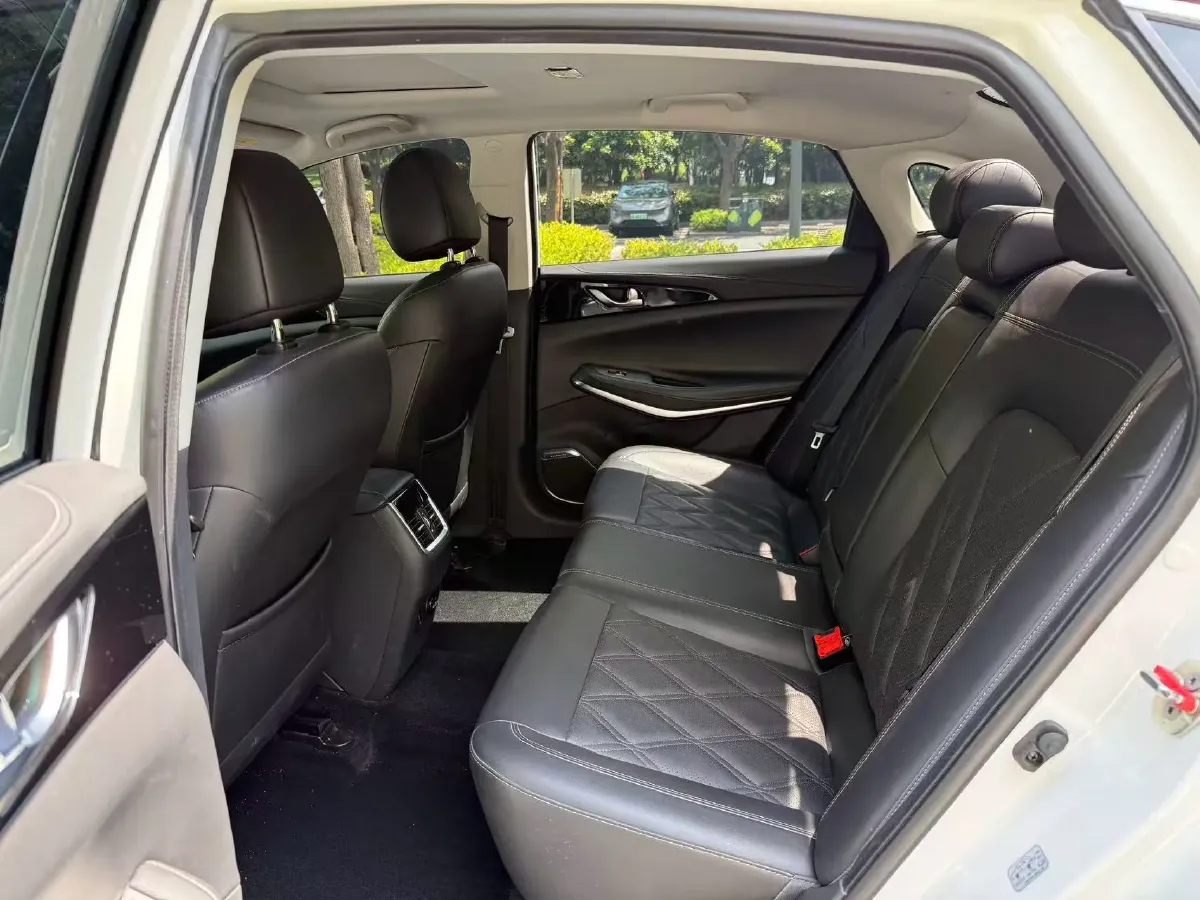 2022 ChangAn Raeton CC 1.5T 188HP L4 7DCT,autocango,china used car exporter,china ev exporter,chinese used car exporter,chinese used ev exporter