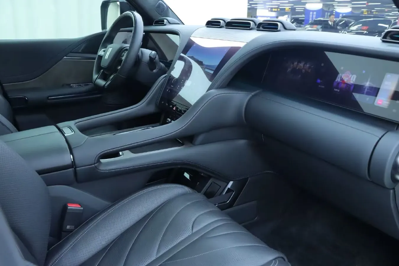 2023 YangWang U8 2.0T 272HP L4 REEV 49.05KWH,autocango,china used car exporter,china ev exporter,chinese used car exporter,chinese used ev exporter