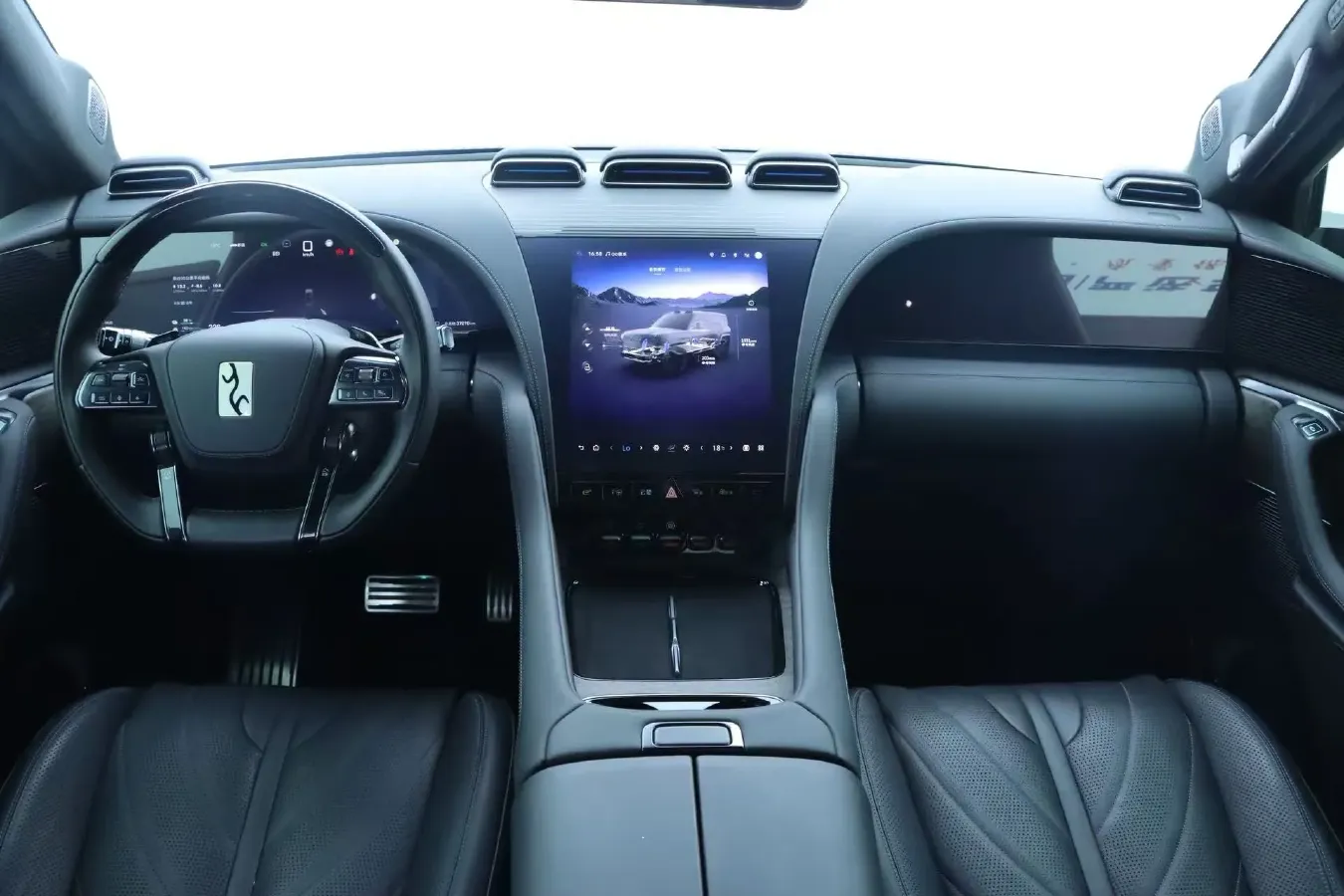 2023 YangWang U8 2.0T 272HP L4 REEV 49.05KWH,autocango,china used car exporter,china ev exporter,chinese used car exporter,chinese used ev exporter