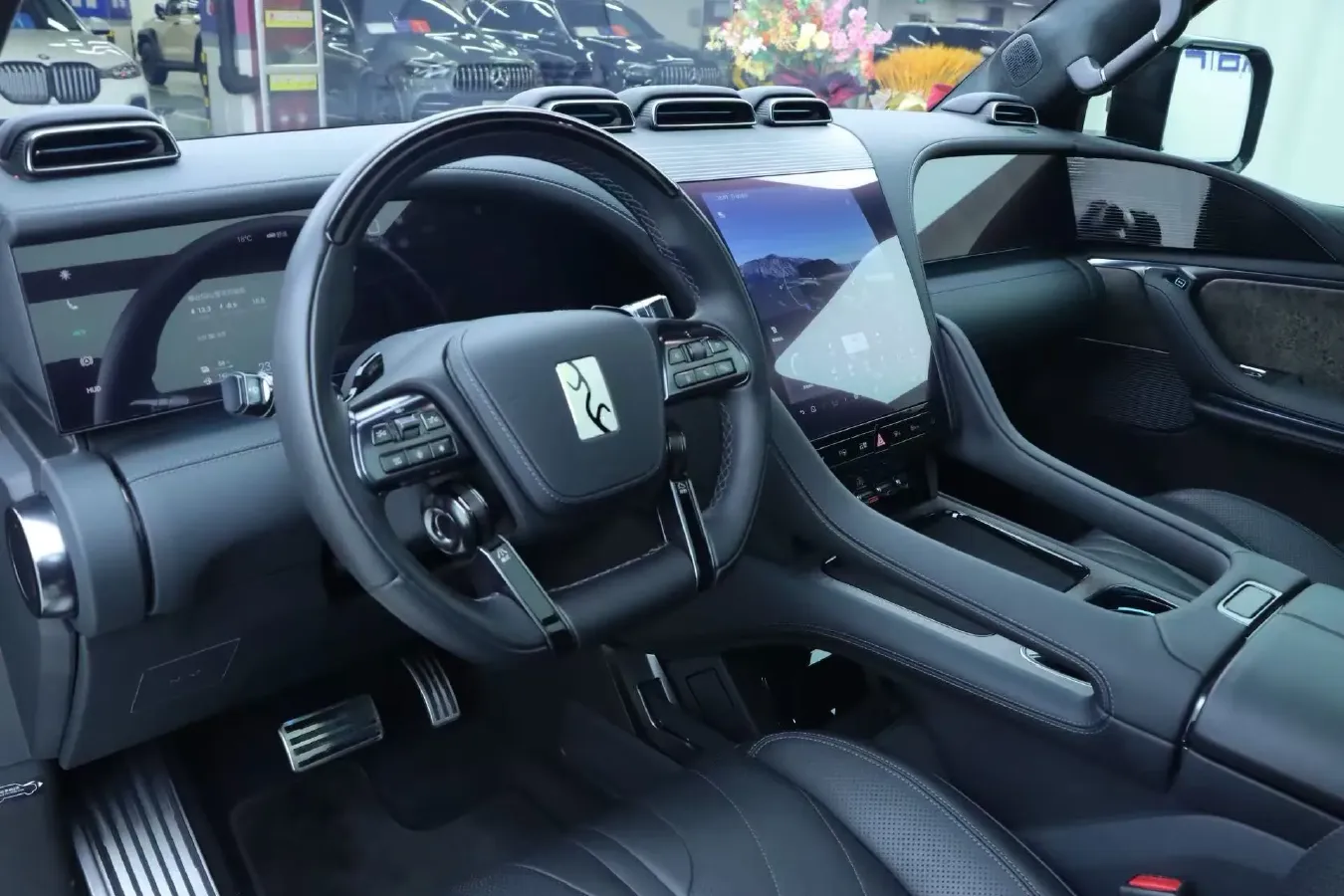 2023 YangWang U8 2.0T 272HP L4 REEV 49.05KWH,autocango,china used car exporter,china ev exporter,chinese used car exporter,chinese used ev exporter
