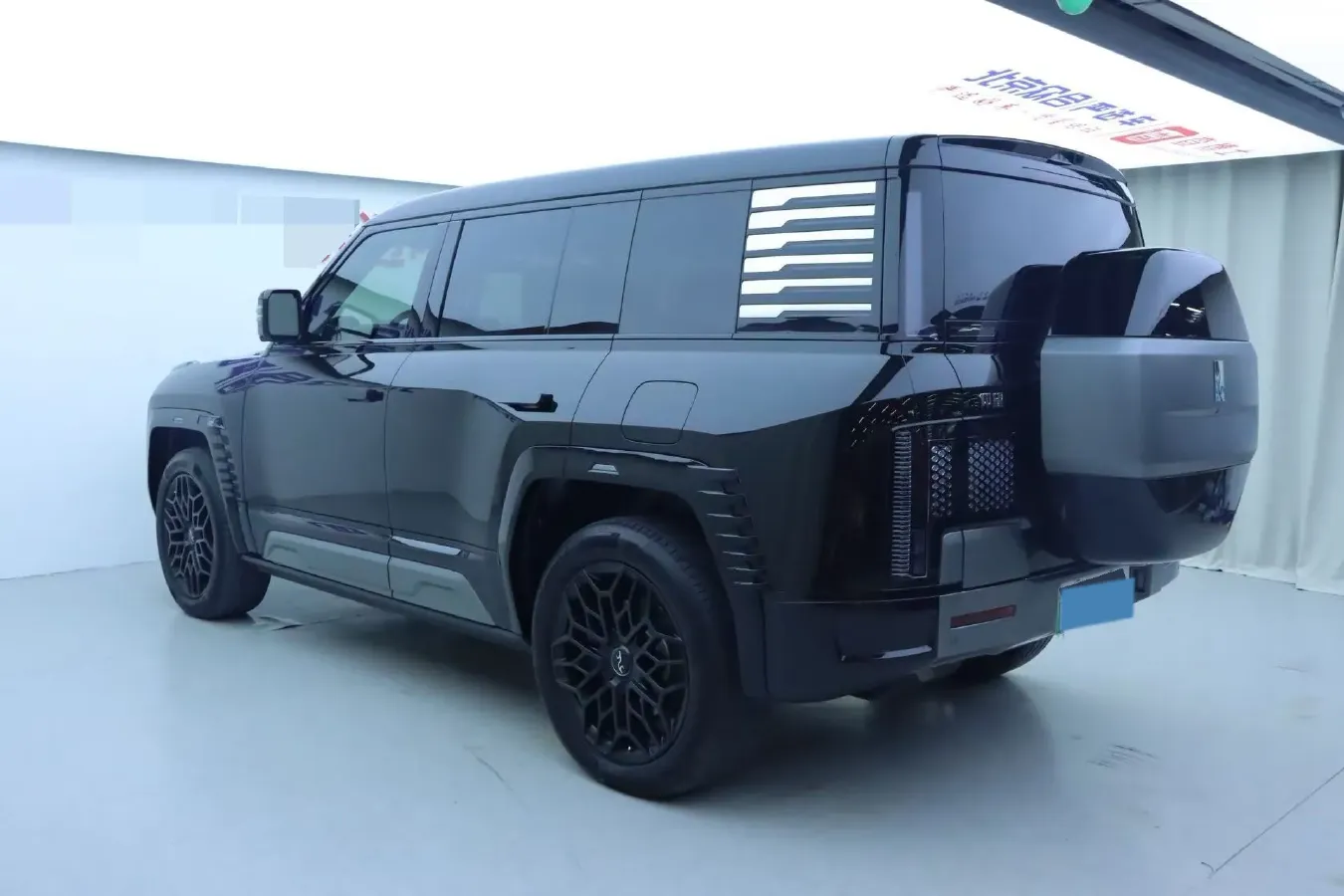 2023 YangWang U8 2.0T 272HP L4 REEV 49.05KWH,autocango,china used car exporter,china ev exporter,chinese used car exporter,chinese used ev exporter