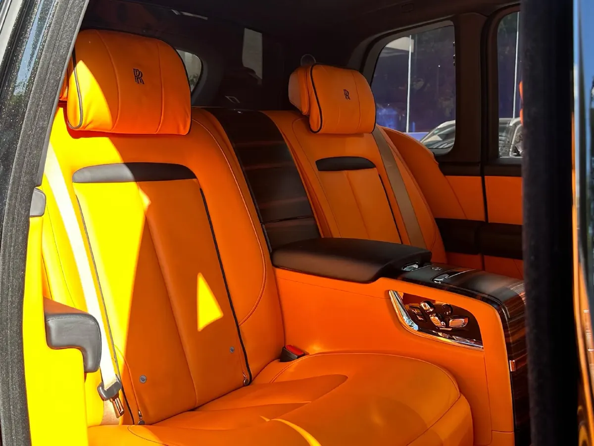 2018 Rolls-Royce Cullinan 6.7T 571HP V12 8AT,autocango,china used car exporter,china ev exporter,chinese used car exporter,chinese used ev exporter