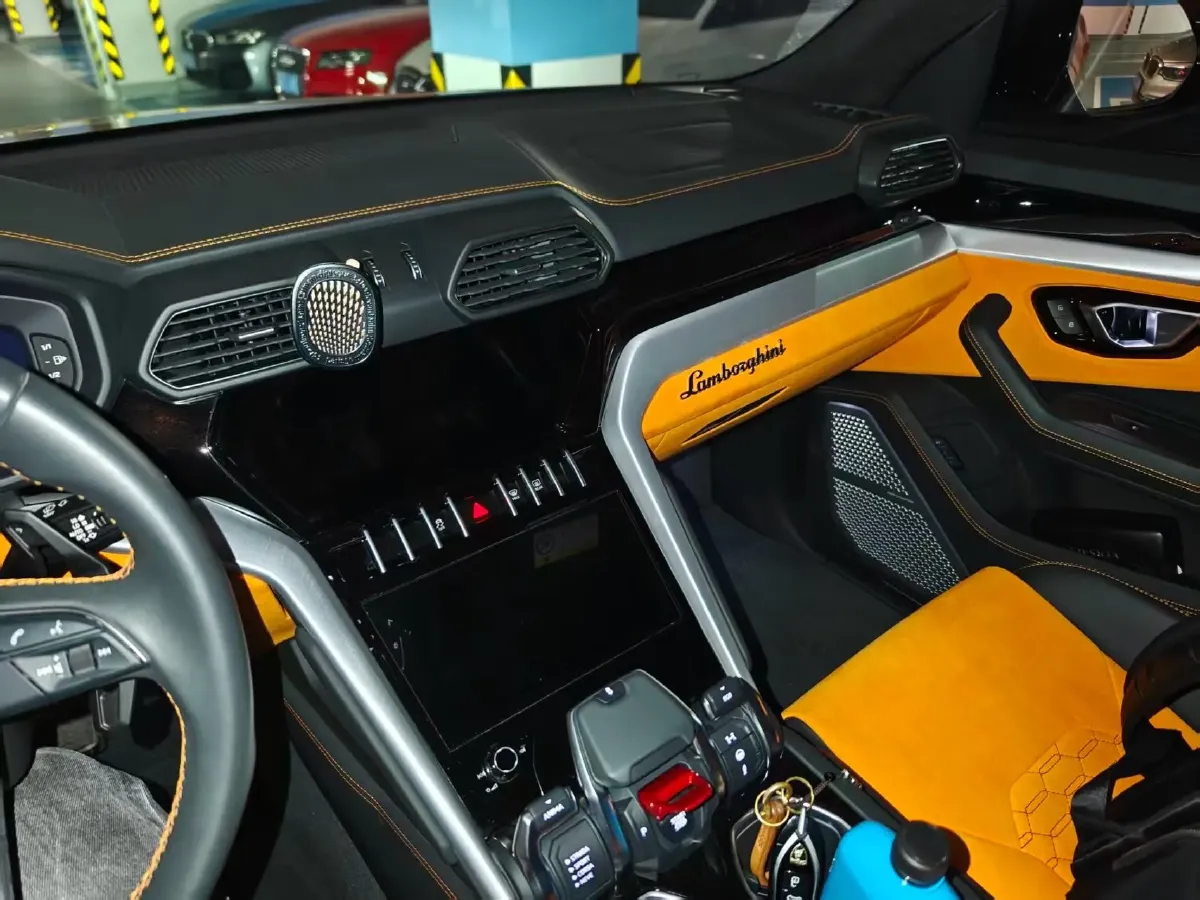 2021 Lamborghini Urus 4.0T 641HP V8 8AT,autocango,china used car exporter,china ev exporter,chinese used car exporter,chinese used ev exporter