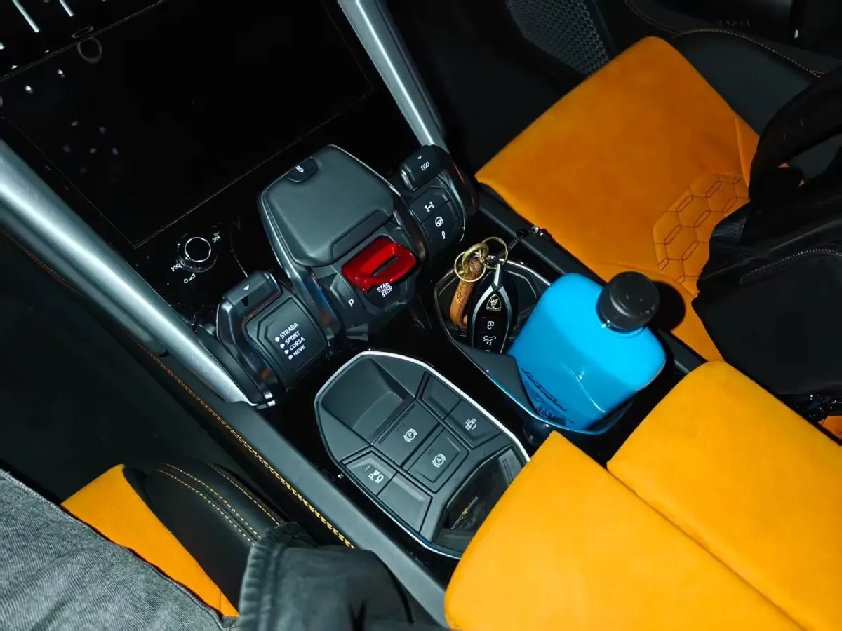 2021 Lamborghini Urus 4.0T 641HP V8 8AT,autocango,china used car exporter,china ev exporter,chinese used car exporter,chinese used ev exporter