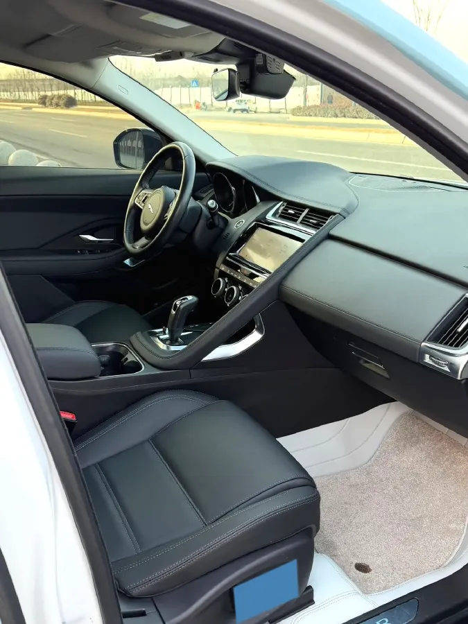 2018 Jaguar E-PACE 2.0T 249HP L4 9AT,autocango,china used car exporter,china ev exporter,chinese used car exporter,chinese used ev exporter