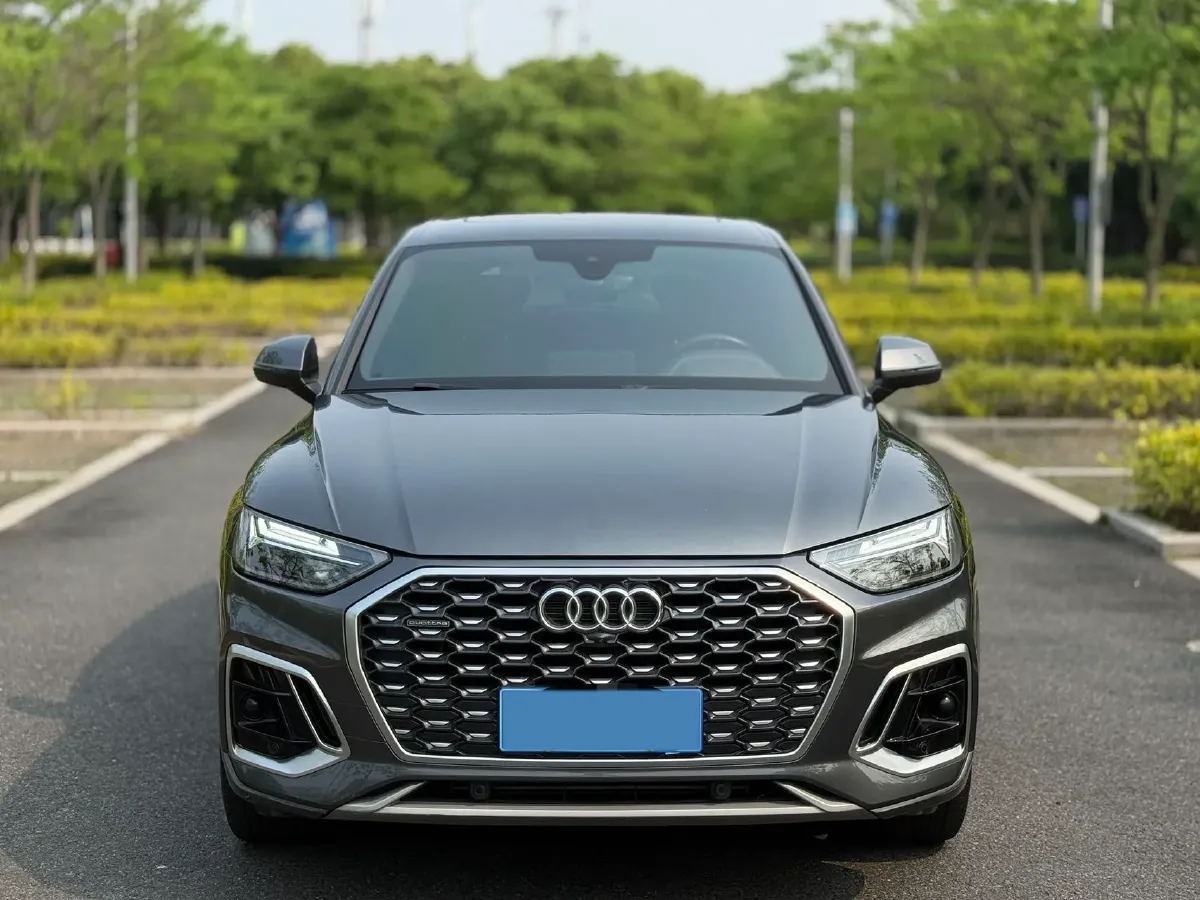 2022 Audi Q5L Sportback 2.0T 190HP L4 7DCT,autocango,china used car exporter,china ev exporter,chinese used car exporter,chinese used ev exporter