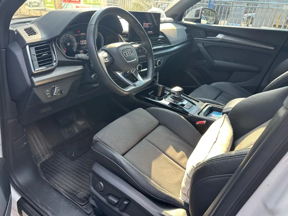 2021 Audi Q5L Sportback 2.0T 252HP L4 7DCT,autocango,china used car exporter,china ev exporter,chinese used car exporter,chinese used ev exporter