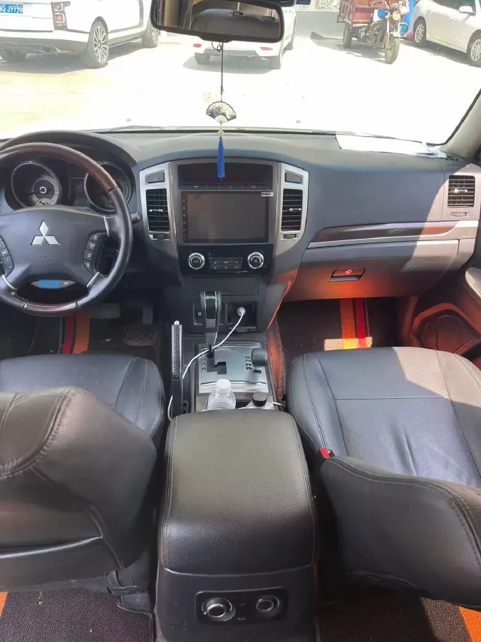 2020 Mitsubishi Pajero 3.0L 174HP V6 5AT,autocango,china used car exporter,china ev exporter,chinese used car exporter,chinese used ev exporter