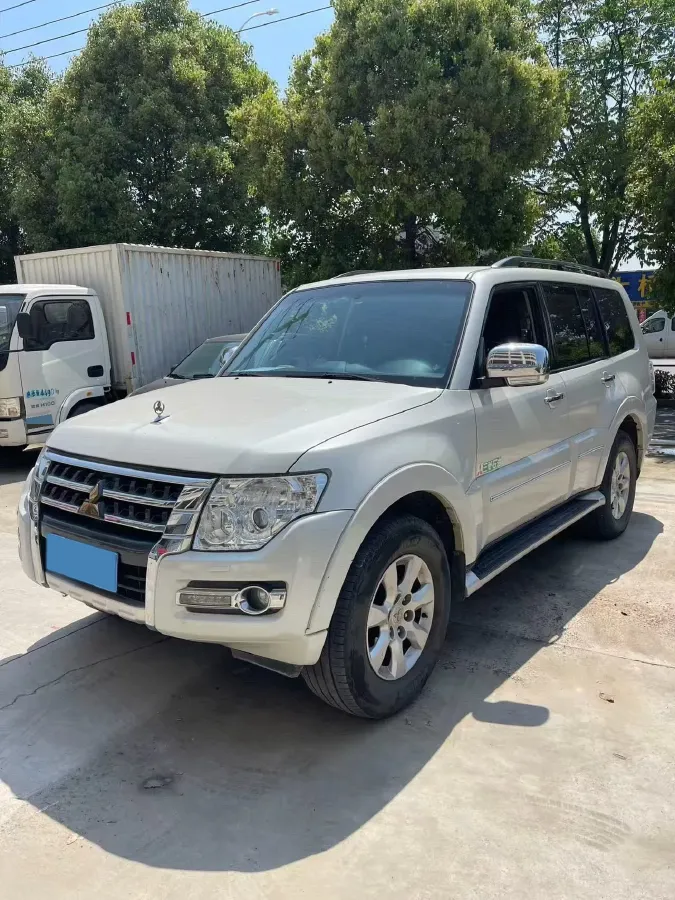 2020 Mitsubishi Pajero 3.0L 174HP V6 5AT,autocango,china used car exporter,china ev exporter,chinese used car exporter,chinese used ev exporter