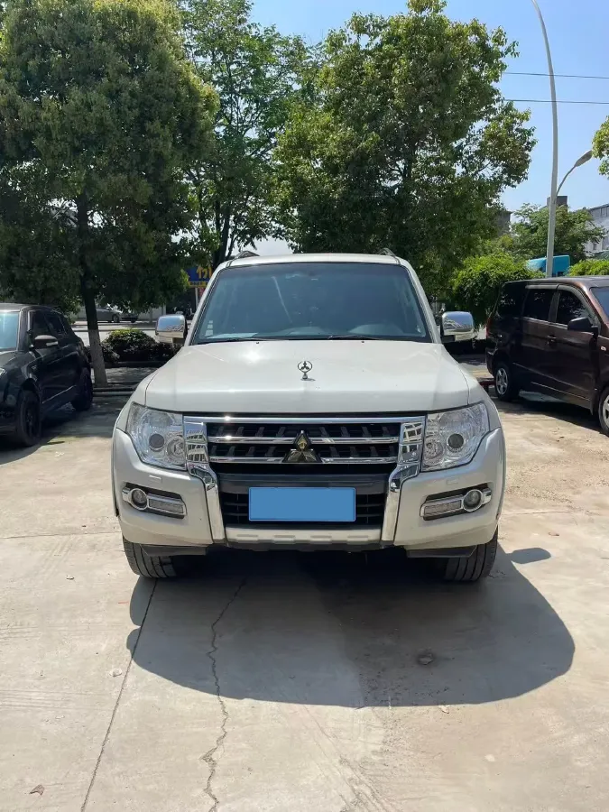 2020 Mitsubishi Pajero 3.0L 174HP V6 5AT,autocango,china used car exporter,china ev exporter,chinese used car exporter,chinese used ev exporter