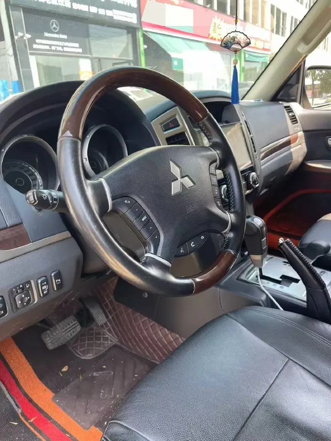 2020 Mitsubishi Pajero 3.0L 174HP V6 5AT,autocango,china used car exporter,china ev exporter,chinese used car exporter,chinese used ev exporter