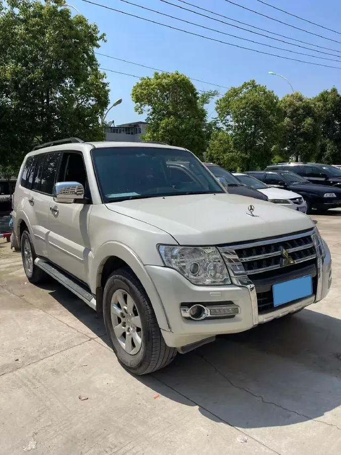 2020 Mitsubishi Pajero 3.0L 174HP V6 5AT,autocango,china used car exporter,china ev exporter,chinese used car exporter,chinese used ev exporter