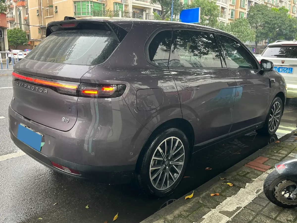2025 Leapmotor B10 BEV 67.1KWH,autocango,china used car exporter,china ev exporter,chinese used car exporter,chinese used ev exporter