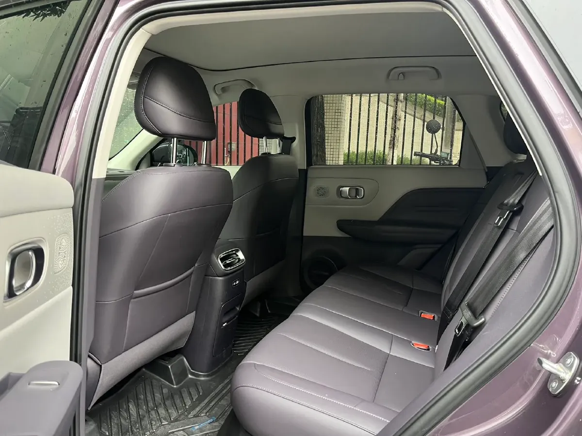 2025 Leapmotor B10 BEV 67.1KWH,autocango,china used car exporter,china ev exporter,chinese used car exporter,chinese used ev exporter