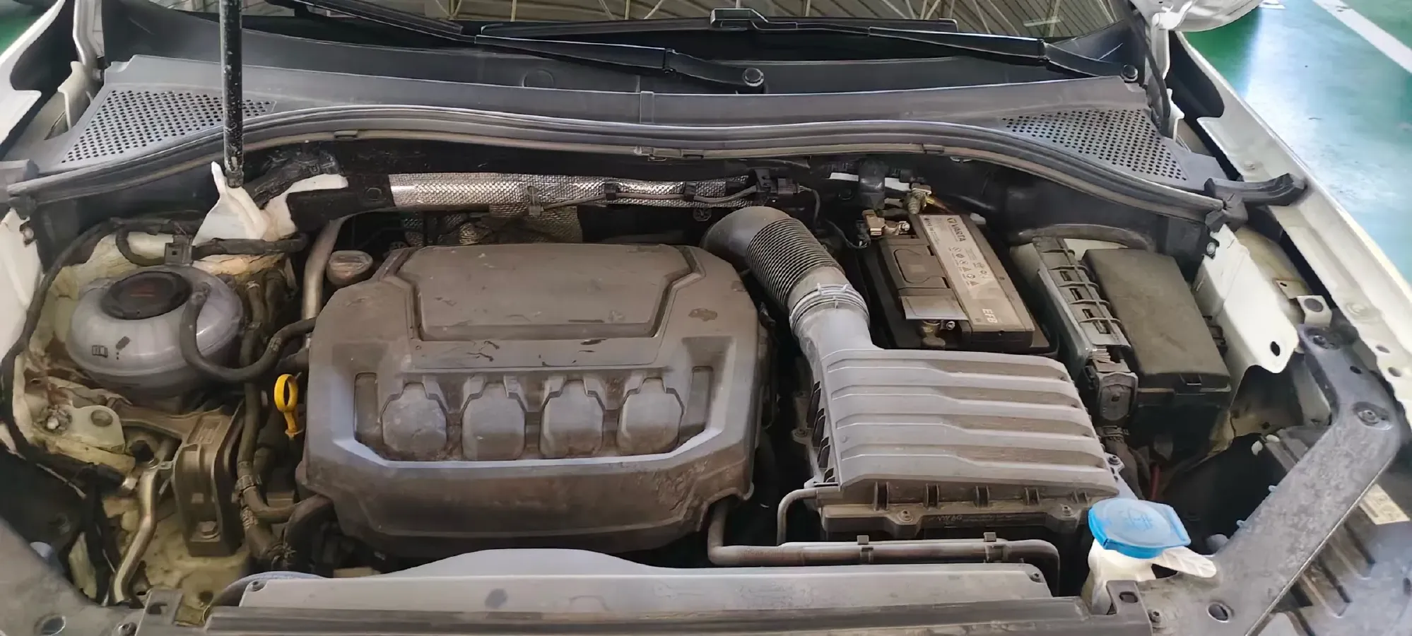2024 Volkswagen Tiguan L 2.0T 220HP L4 7DCT,autocango,china used car exporter,china ev exporter,chinese used car exporter,chinese used ev exporter