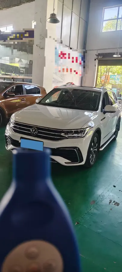 2024 Volkswagen Tiguan L 2.0T 220HP L4 7DCT,autocango,china used car exporter,china ev exporter,chinese used car exporter,chinese used ev exporter