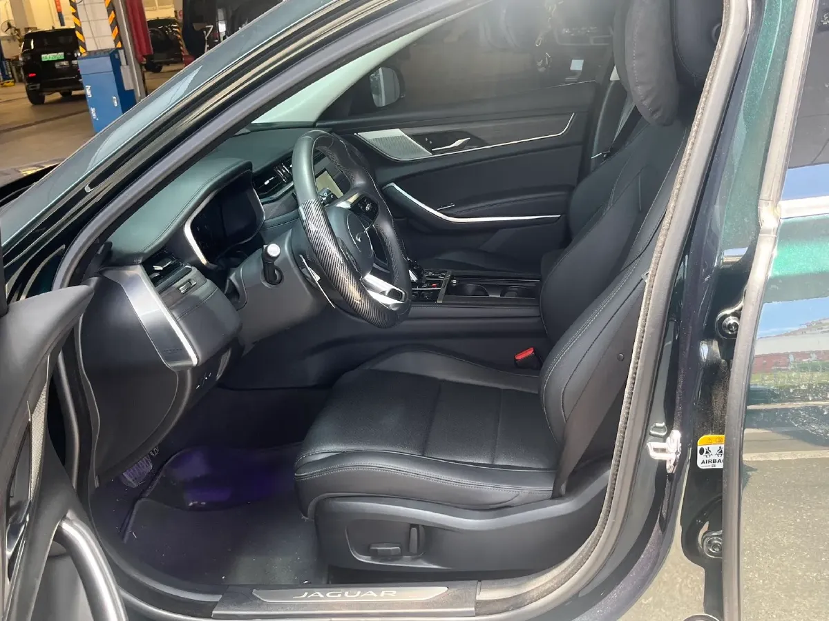 2023 Jaguar XFL 2.0T 200HP L4 8AT,autocango,china used car exporter,china ev exporter,chinese used car exporter,chinese used ev exporter