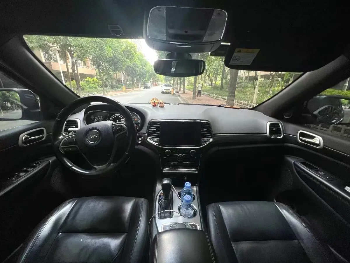 2020 Jeep Grand Cherokee 3.0L 234HP V6 8AT,autocango,china used car exporter,china ev exporter,chinese used car exporter,chinese used ev exporter