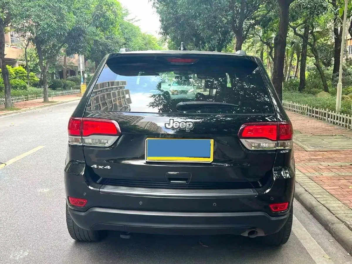 2020 Jeep Grand Cherokee 3.0L 234HP V6 8AT,autocango,china used car exporter,china ev exporter,chinese used car exporter,chinese used ev exporter