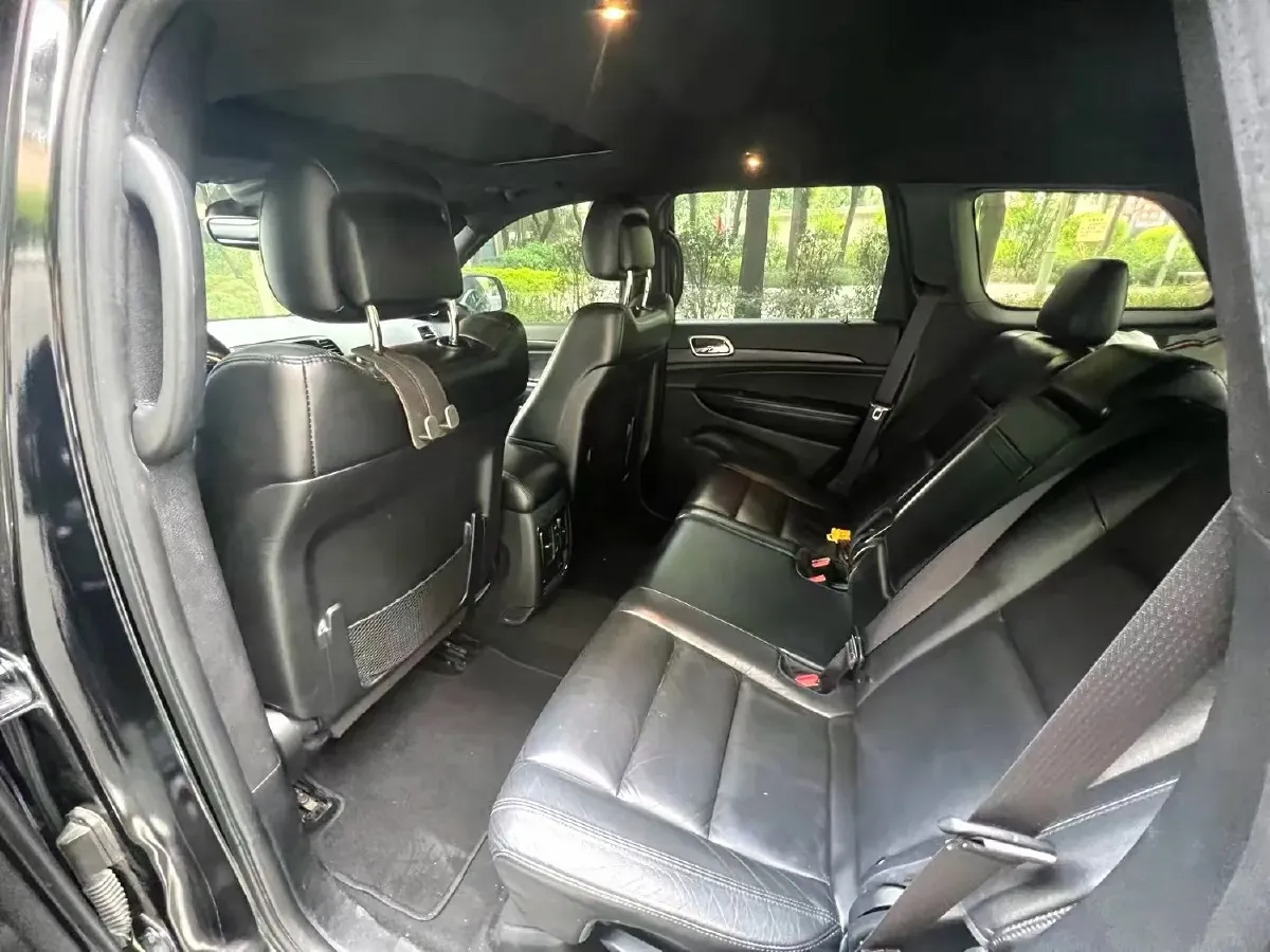 2020 Jeep Grand Cherokee 3.0L 234HP V6 8AT,autocango,china used car exporter,china ev exporter,chinese used car exporter,chinese used ev exporter