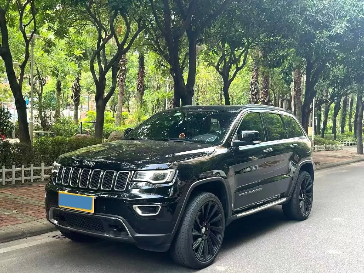 2020 Jeep Grand Cherokee 3.0L 234HP V6 8AT,autocango,china used car exporter,china ev exporter,chinese used car exporter,chinese used ev exporter