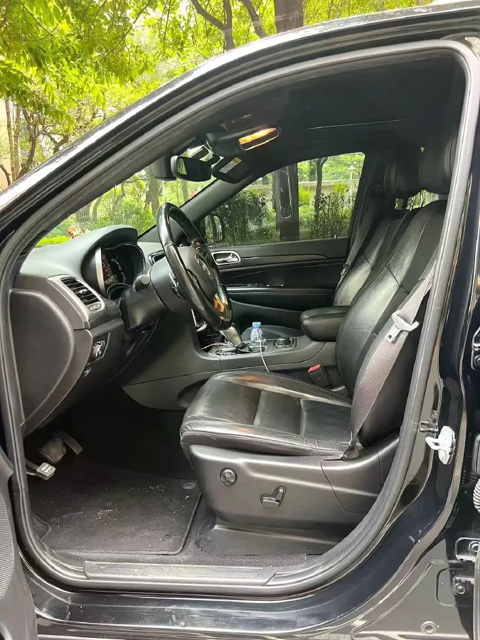 2020 Jeep Grand Cherokee 3.0L 234HP V6 8AT,autocango,china used car exporter,china ev exporter,chinese used car exporter,chinese used ev exporter