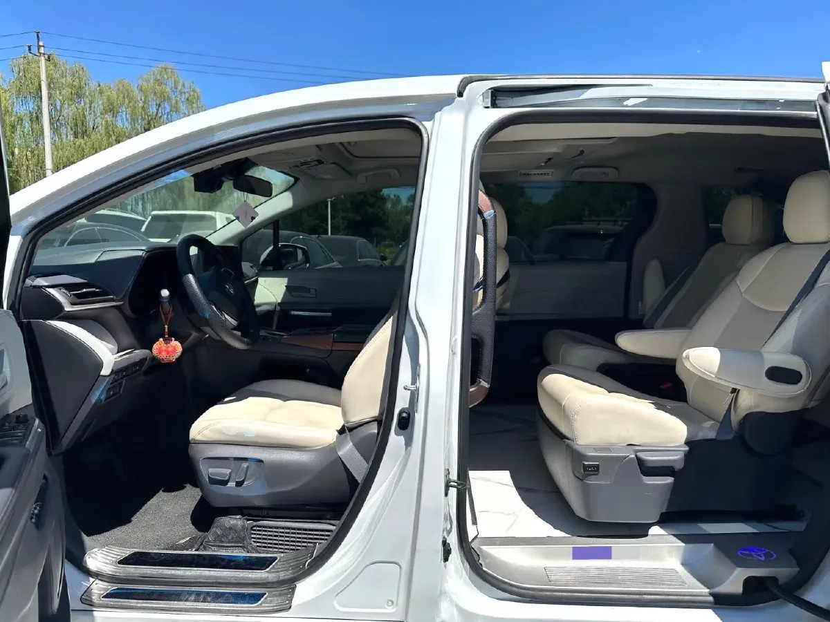 2024 Toyota Sienna 2.5L 189HP L4 E-CVT Hybrid,autocango,china used car exporter,china ev exporter,chinese used car exporter,chinese used ev exporter
