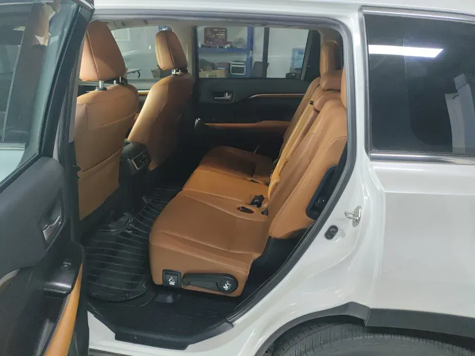 2020 Toyota Highlander 2.0T 220HP L4 6AT,autocango,china used car exporter,china ev exporter,chinese used car exporter,chinese used ev exporter