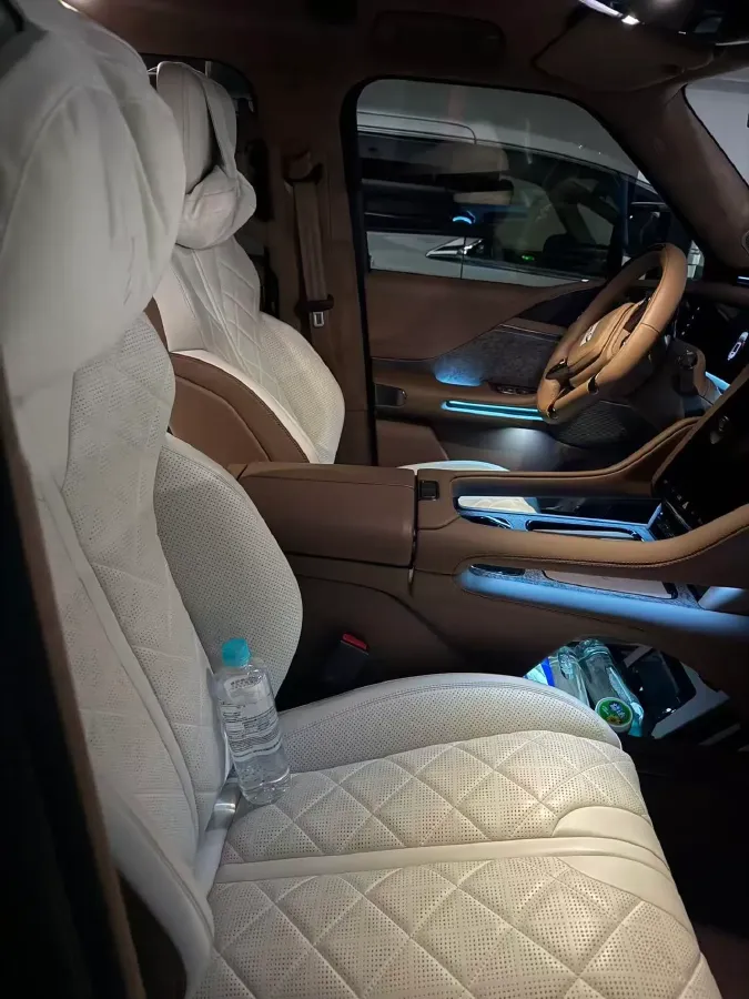 2023 YangWang U8 2.0T 272HP L4 REEV 49.05KWH,autocango,china used car exporter,china ev exporter,chinese used car exporter,chinese used ev exporter