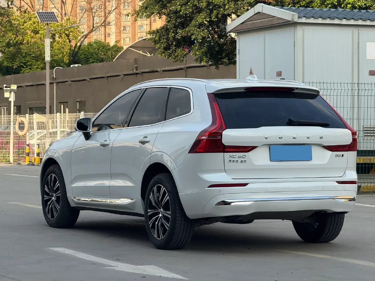 2022 Volvo XC60 2.0T 250HP L4 8AT,autocango,china used car exporter,china ev exporter,chinese used car exporter,chinese used ev exporter