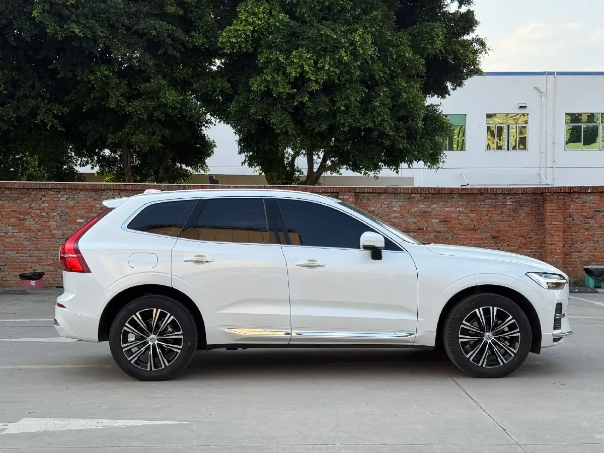 2022 Volvo XC60 2.0T 250HP L4 8AT,autocango,china used car exporter,china ev exporter,chinese used car exporter,chinese used ev exporter