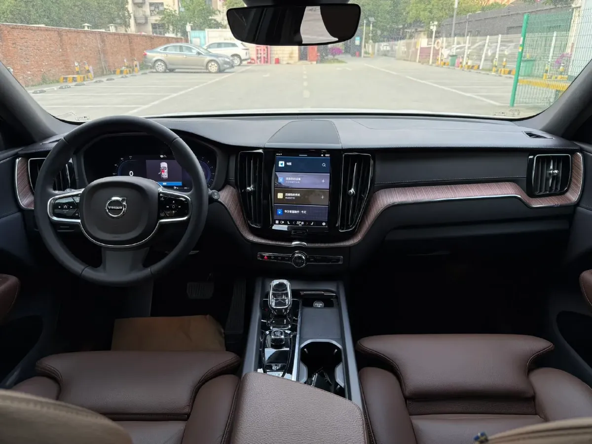 2022 Volvo XC60 2.0T 250HP L4 8AT,autocango,china used car exporter,china ev exporter,chinese used car exporter,chinese used ev exporter