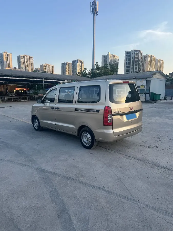 2019 WuLing HongGuang V 1.5L 99HP L4 6MT,autocango,china used car exporter,china ev exporter,chinese used car exporter,chinese used ev exporter