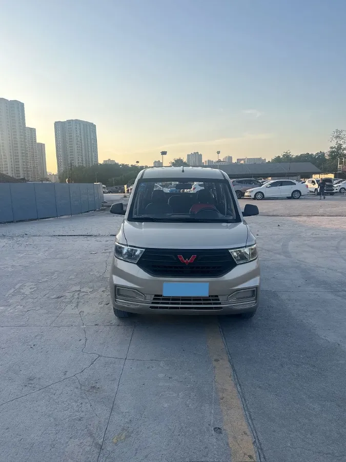 2019 WuLing HongGuang V 1.5L 99HP L4 6MT,autocango,china used car exporter,china ev exporter,chinese used car exporter,chinese used ev exporter