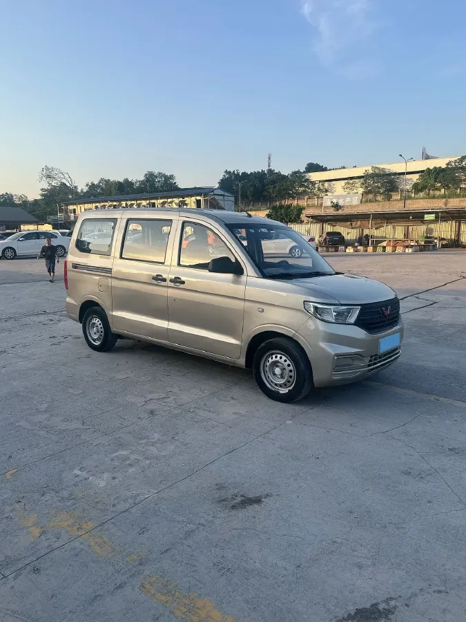 2019 WuLing HongGuang V 1.5L 99HP L4 6MT,autocango,china used car exporter,china ev exporter,chinese used car exporter,chinese used ev exporter