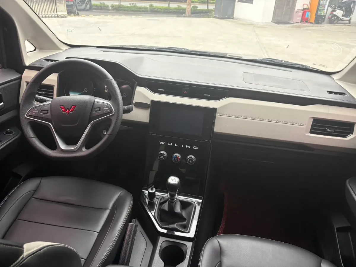 2021 WuLing ZhengChen 1.5T 147HP L4 6MT,autocango,china used car exporter,china ev exporter,chinese used car exporter,chinese used ev exporter