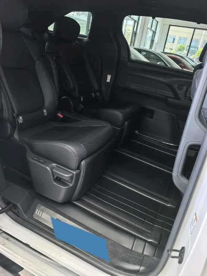 2023 Toyota Sienna 2.5L 189HP L4 E-CVT Hybrid,autocango,china used car exporter,china ev exporter,chinese used car exporter,chinese used ev exporter